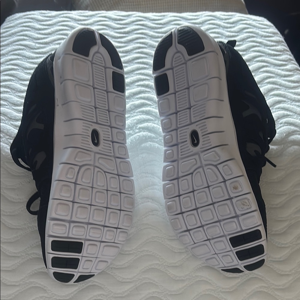 Nike Kid's Free Run 2 Shoes - Black / Dark Grey / White - Picture 6 of 12